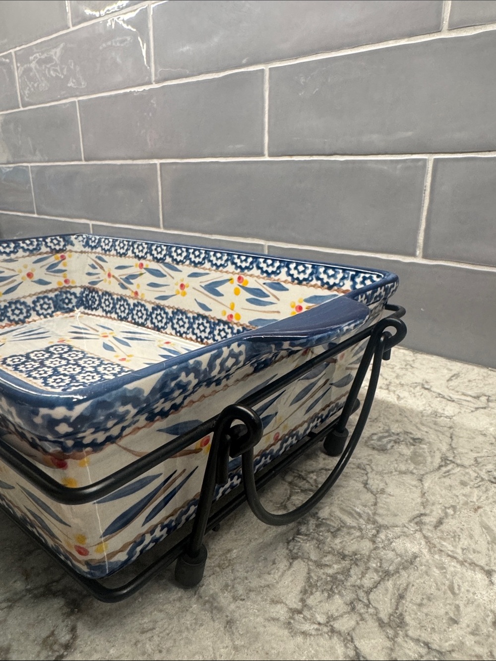 Temp-tations Old World 2.5 QT Baking Dish with Rack -Blue Floral - Picture 3 of 9
